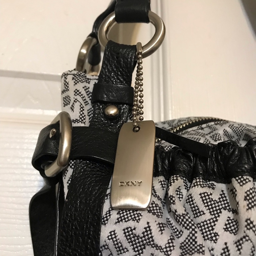 DKNY Baguette dough bag with monogram with genuine leather belts - Picture 6 of 9
